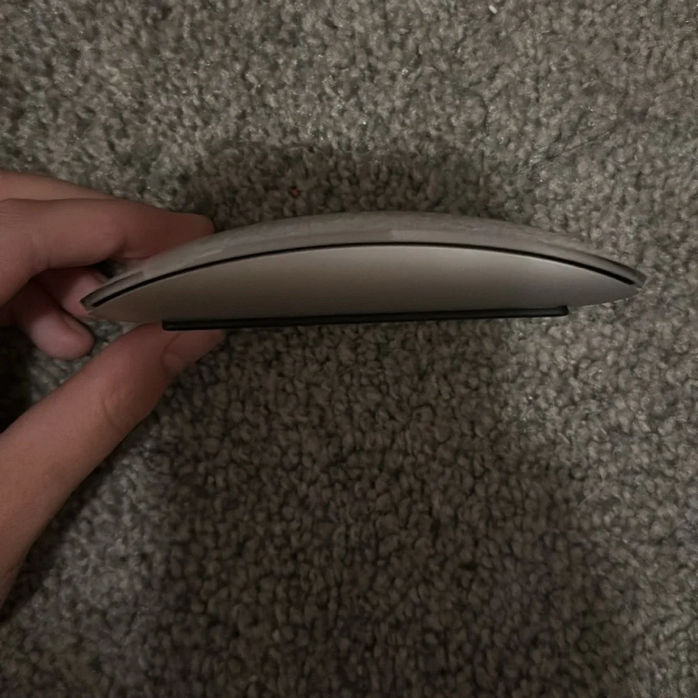 White Apple magic mouse